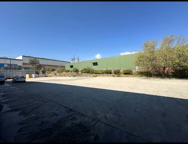 8,500M² WAREHOUSE FOR SALE IN LINBRO PARK